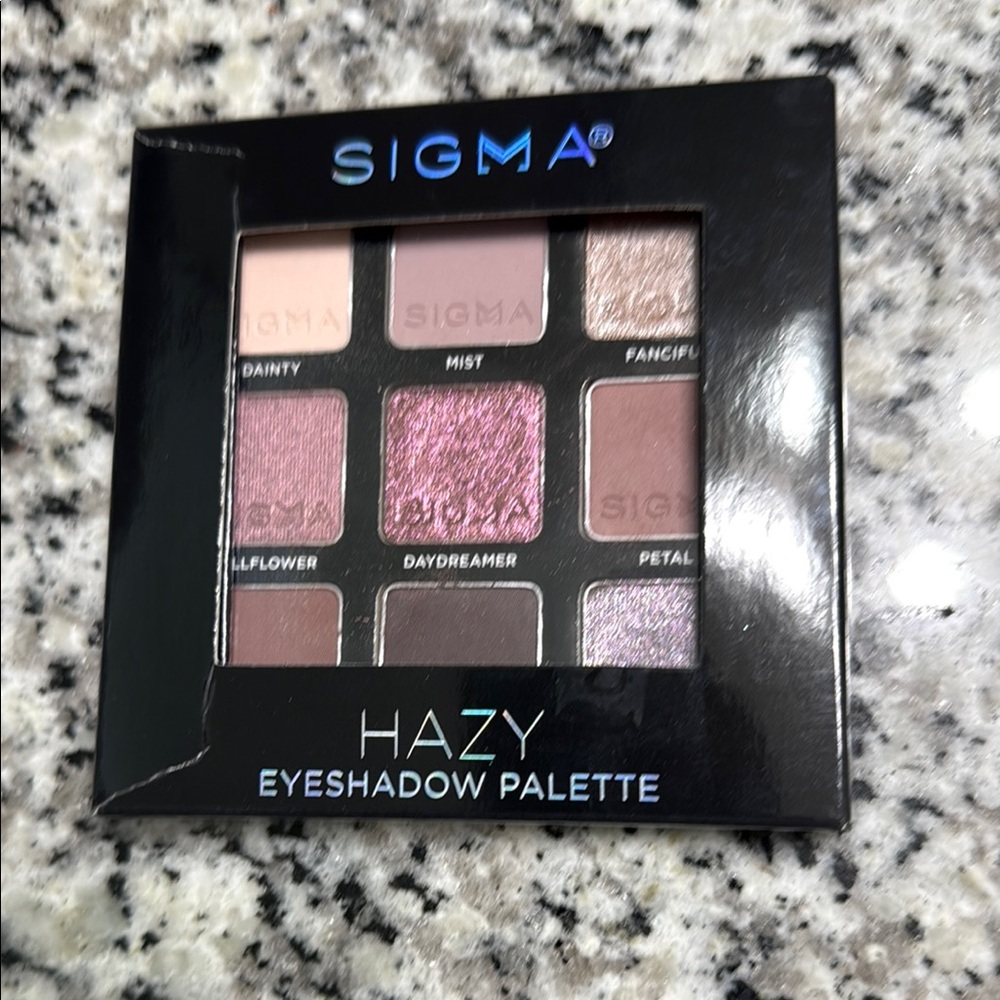 Sigma Hazy eyeshadow palette